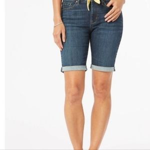 Denizen from Levi's Bermudas for Women 